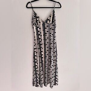 Urban Outfitters Black & White Geo Midi Dress (super flattering + trendy!)